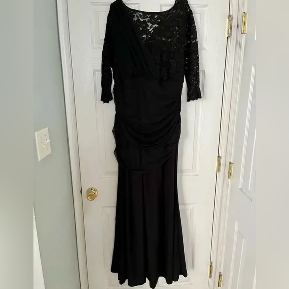 David's Bridal Kiyonna Soiree Plus Size Evening Gown (size 2x) - Picture 1 of 3